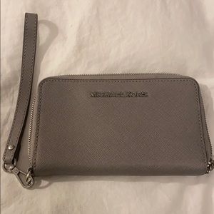 COPY - MICHAEL KORS WRISTLET